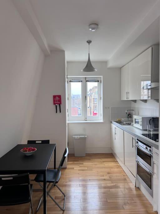 Central , Bright And Modern Flat Up To 4 People لندن المظهر الخارجي الصورة